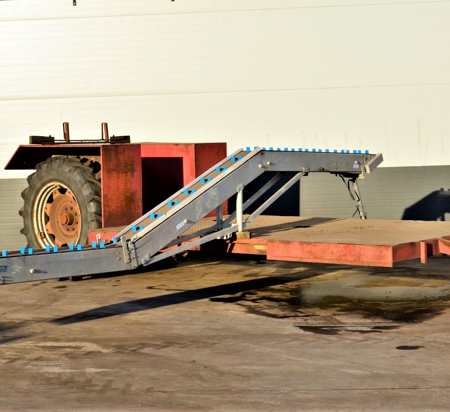 Продам Причіп з конвеєром Beets SP.750